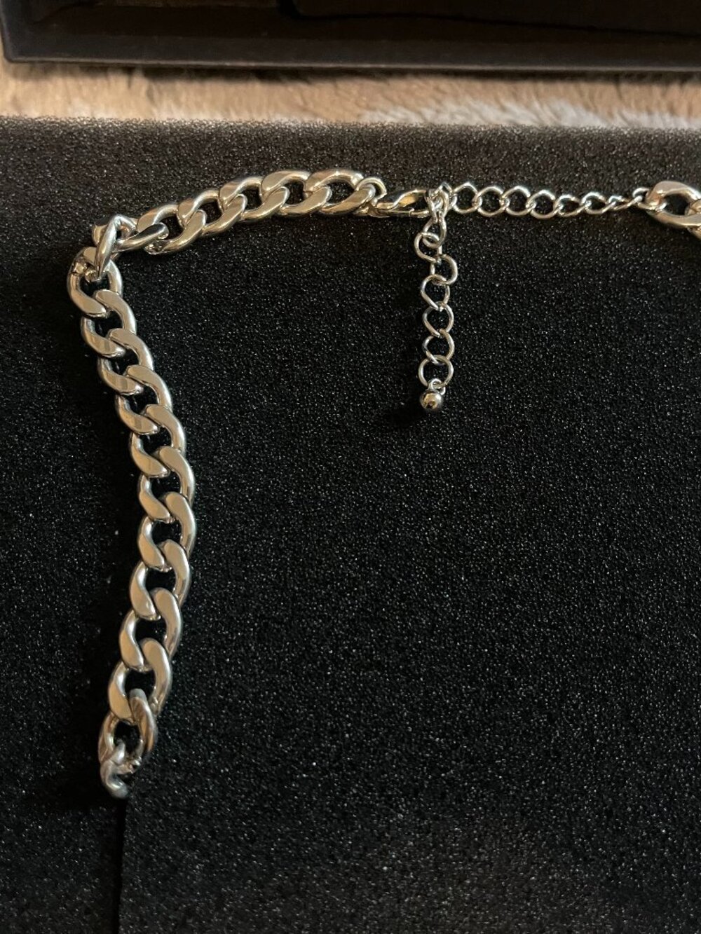 Women's Queen Pendant Cuban Chain Necklace - Picture 4 of 4